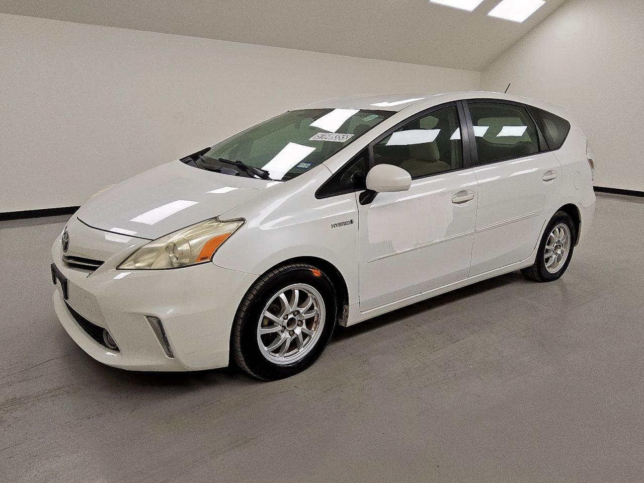 TOYOTA PRIUS V 2014