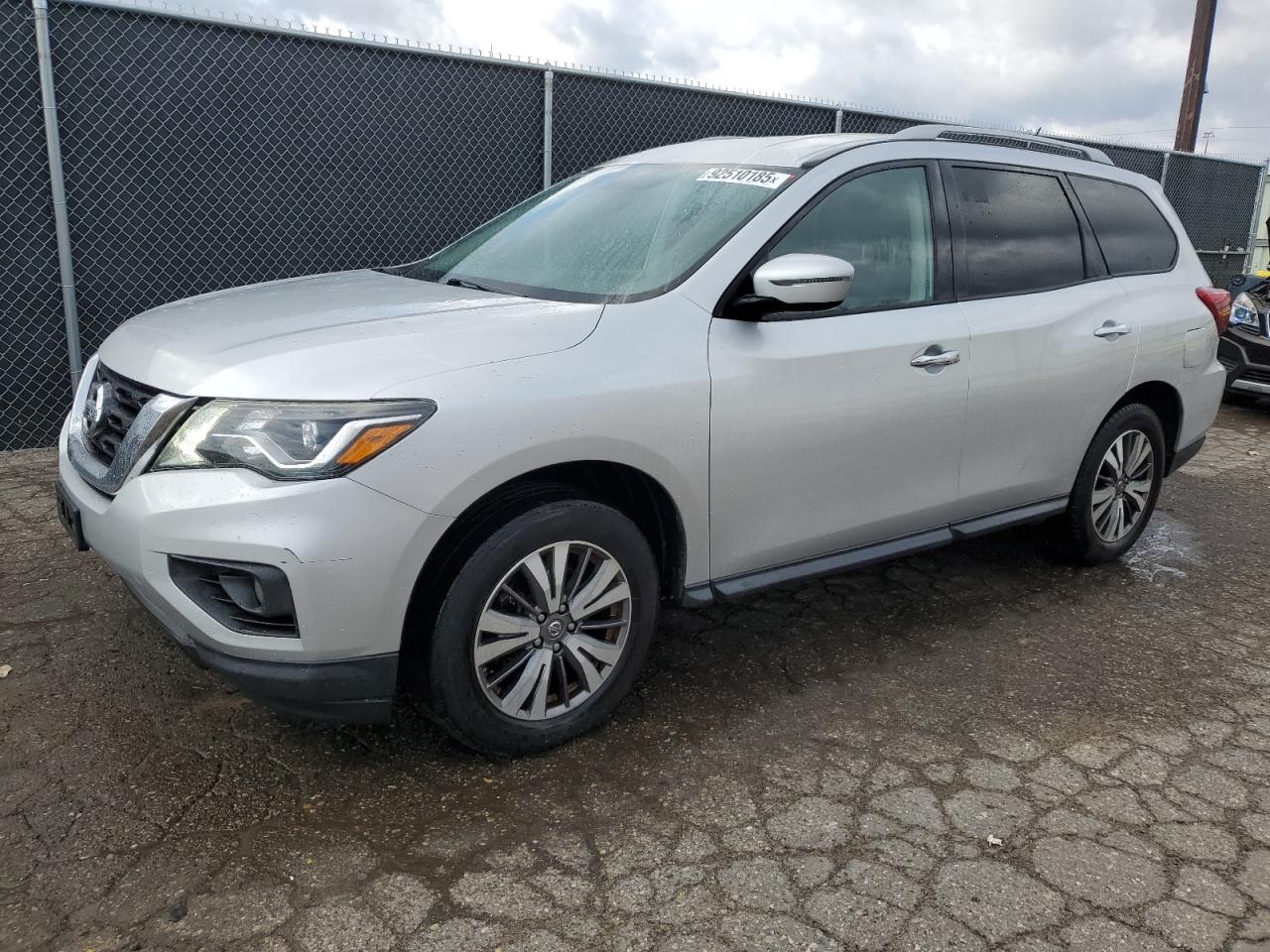 NISSAN PATHFINDER 2017