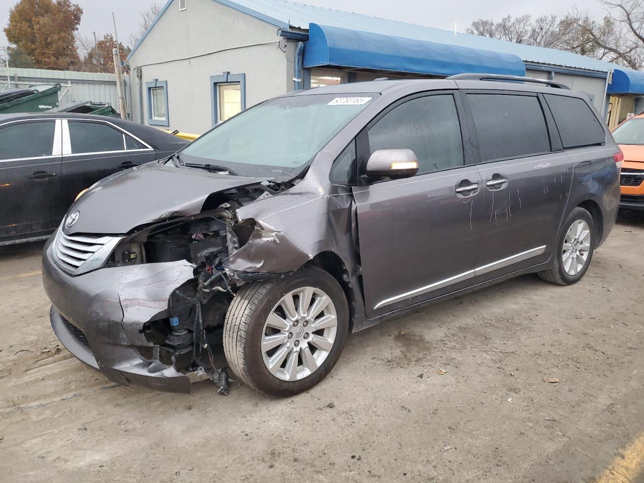 TOYOTA SIENNA 2013