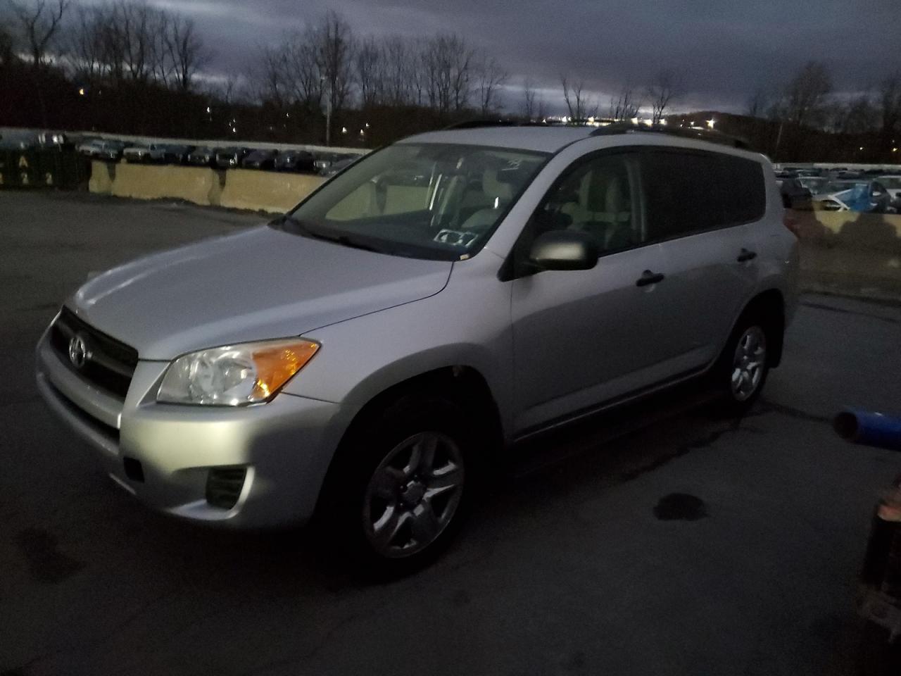 TOYOTA RAV4 2011