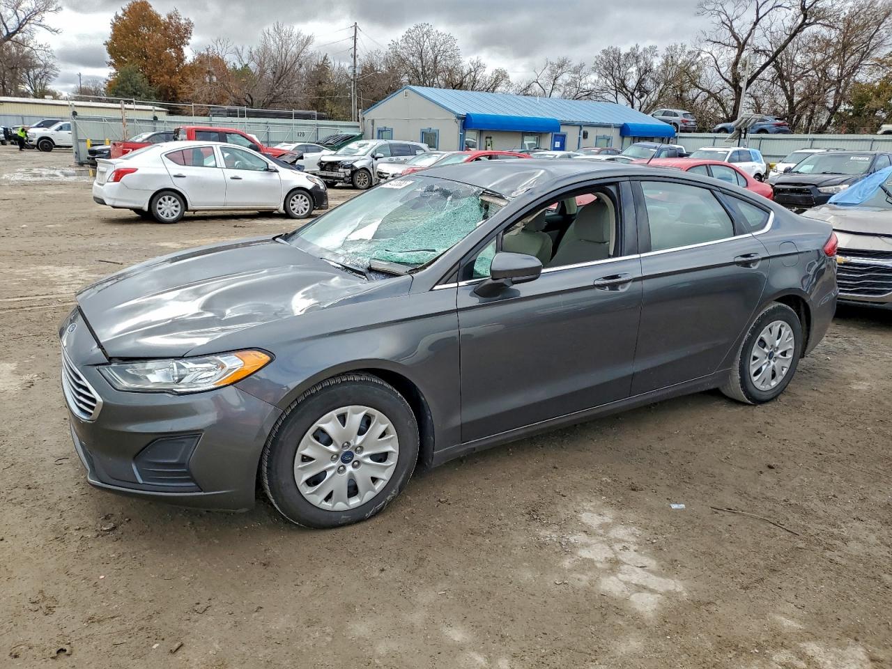FORD FUSION S 2019