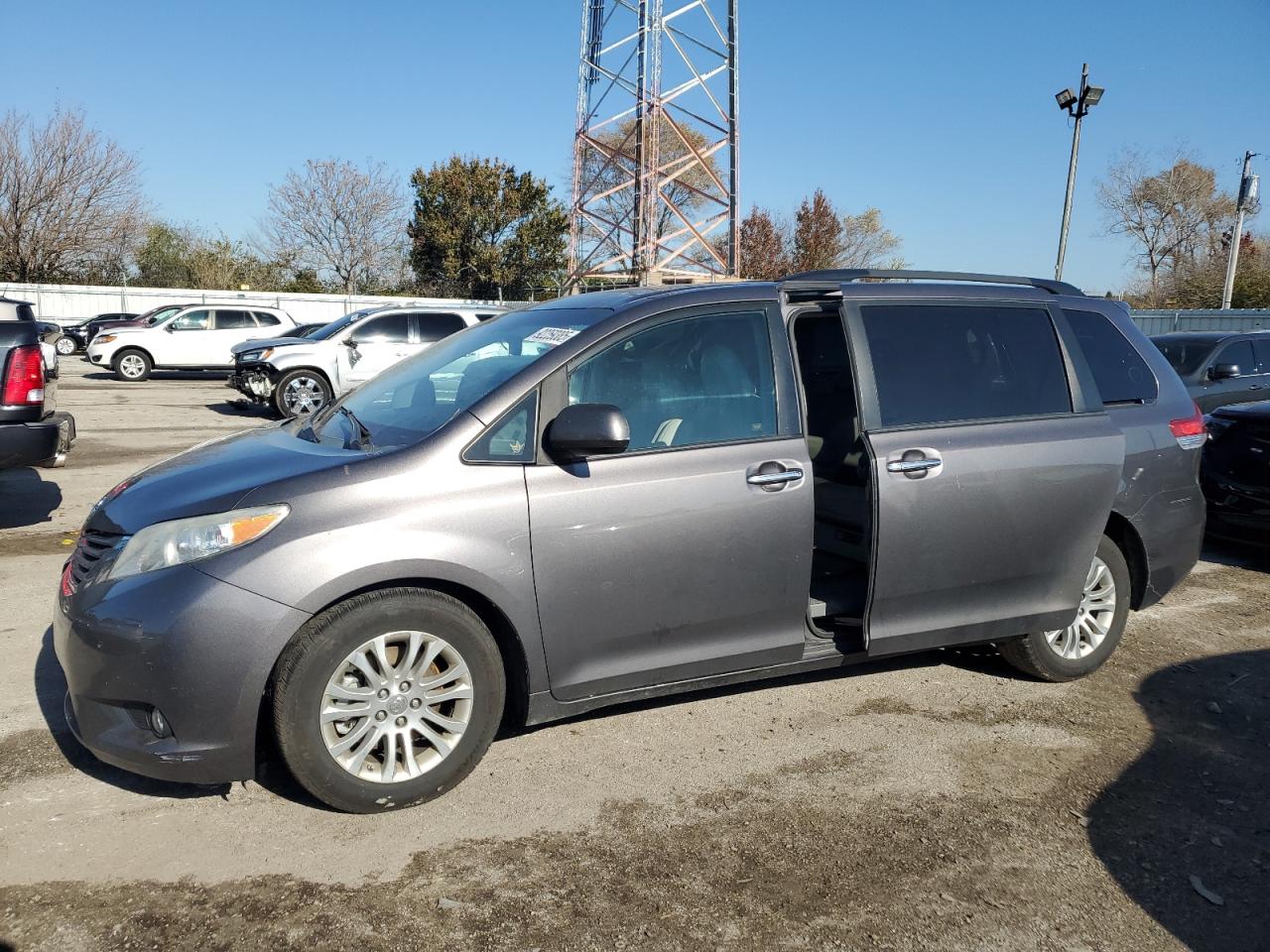 TOYOTA SIENNA XLE 2014