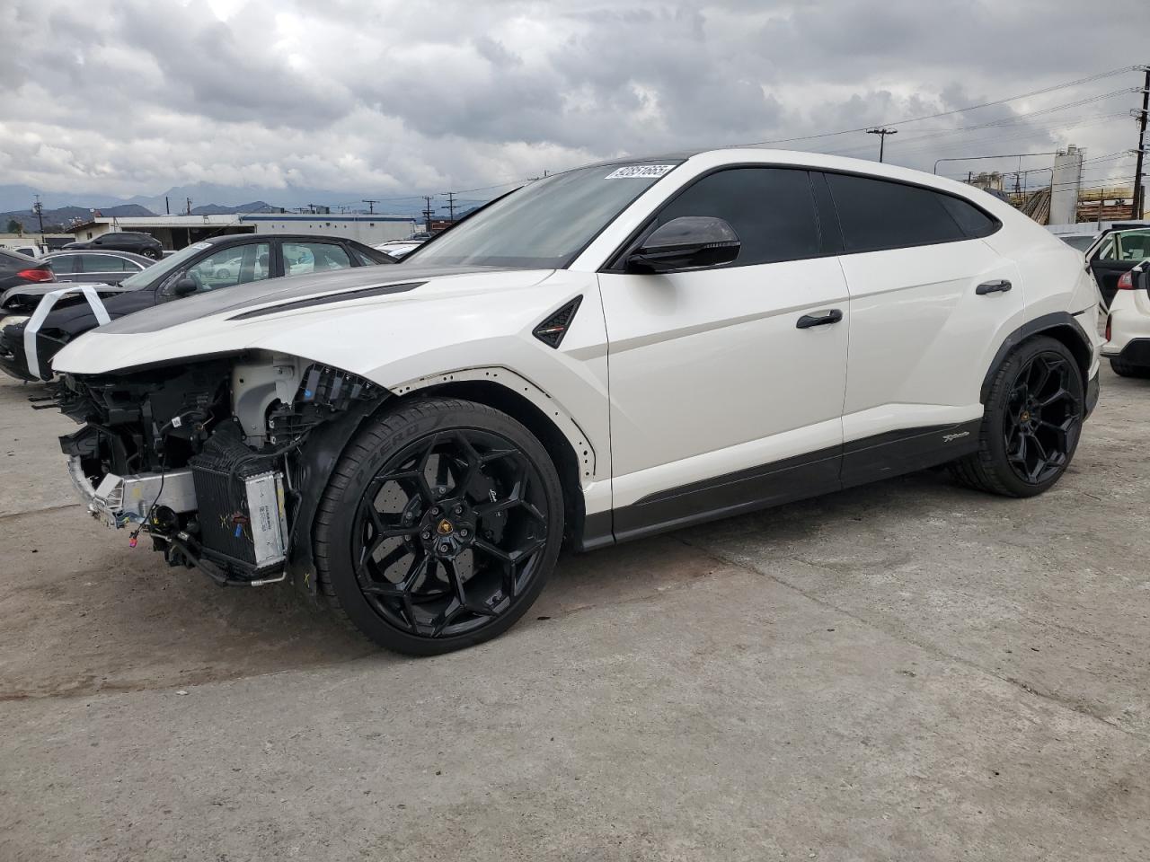 LAMBORGHINI URUS 2024