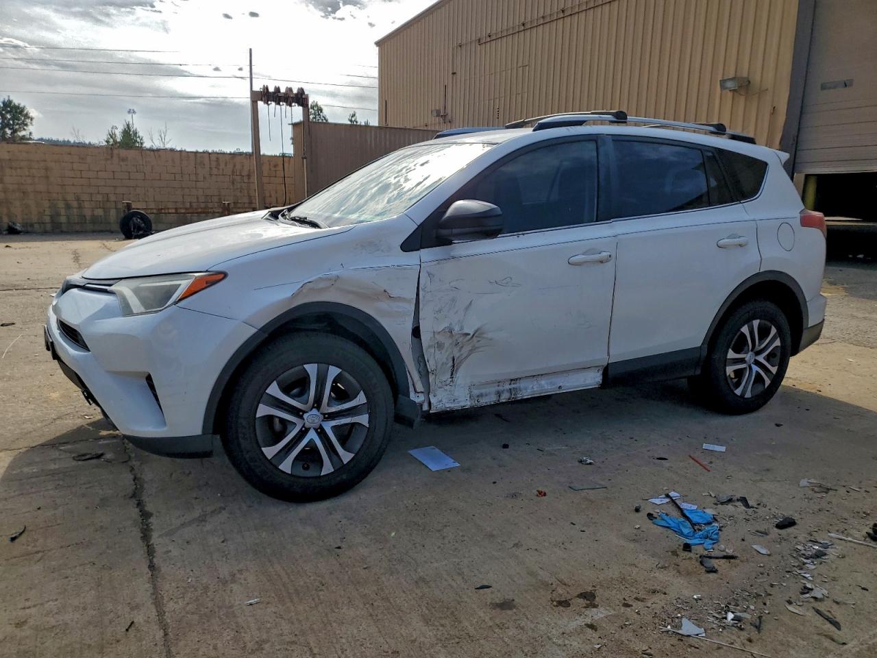 TOYOTA RAV4 LE 2017