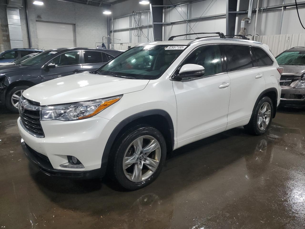 TOYOTA HIGHLANDER 2016