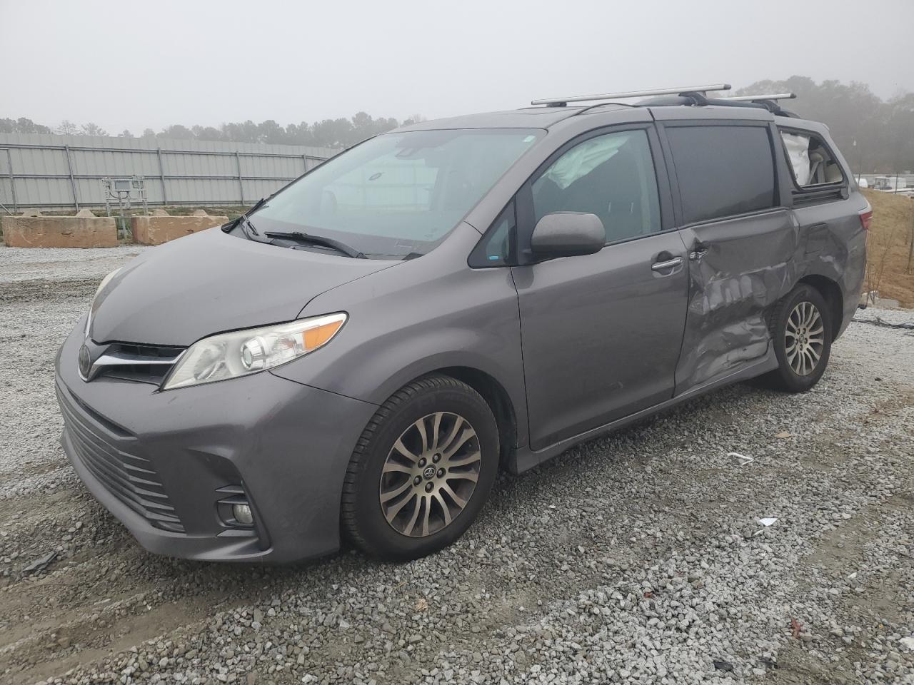 TOYOTA SIENNA XLE 2020