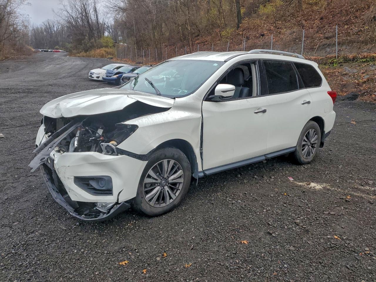 NISSAN PATHFINDER 2019