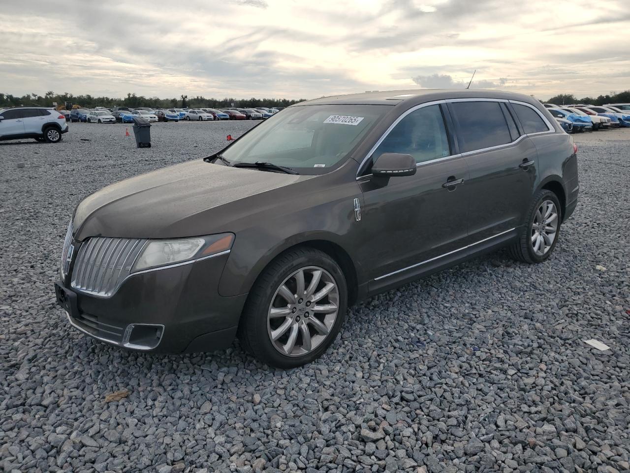 LINCOLN MKT 2011