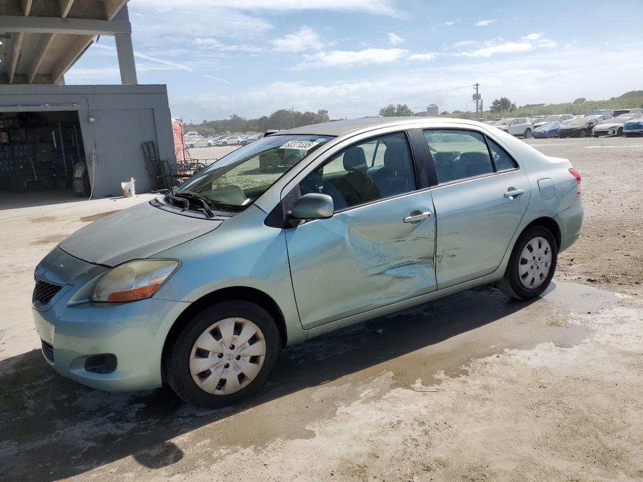 TOYOTA YARIS 2009