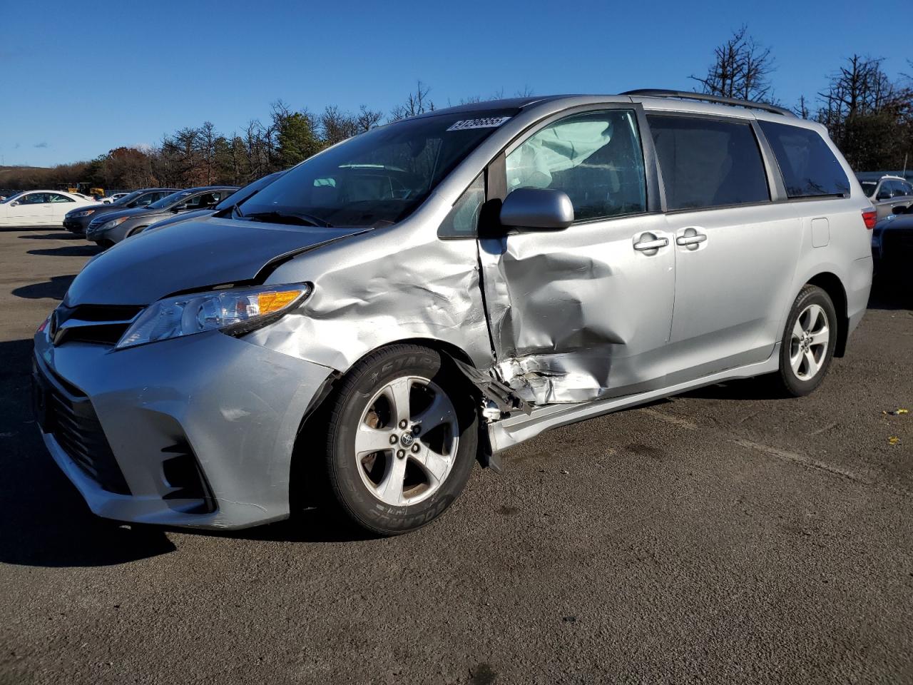 TOYOTA SIENNA LE 2019