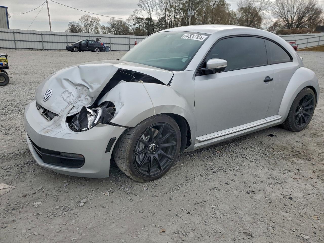 VOLKSWAGEN BEETLE 2015