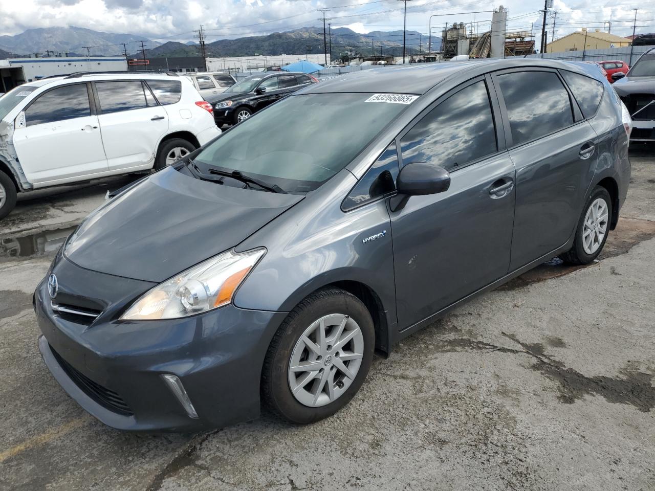 TOYOTA PRIUS V 2012