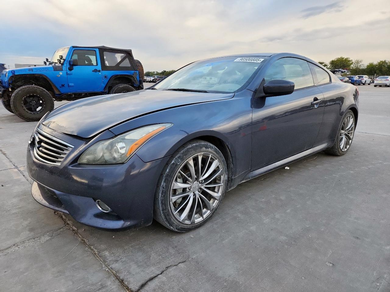 INFINITI G37 2011