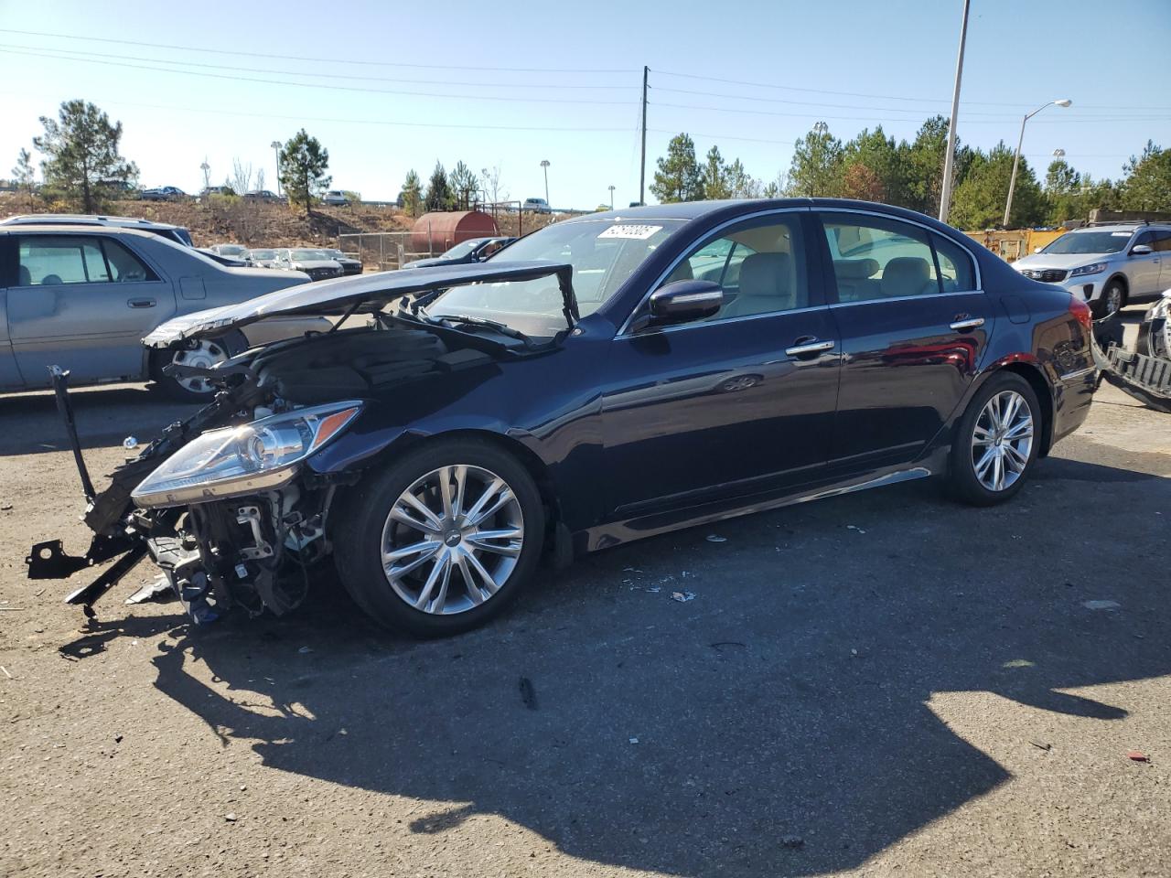 HYUNDAI GENESIS 3. 2012