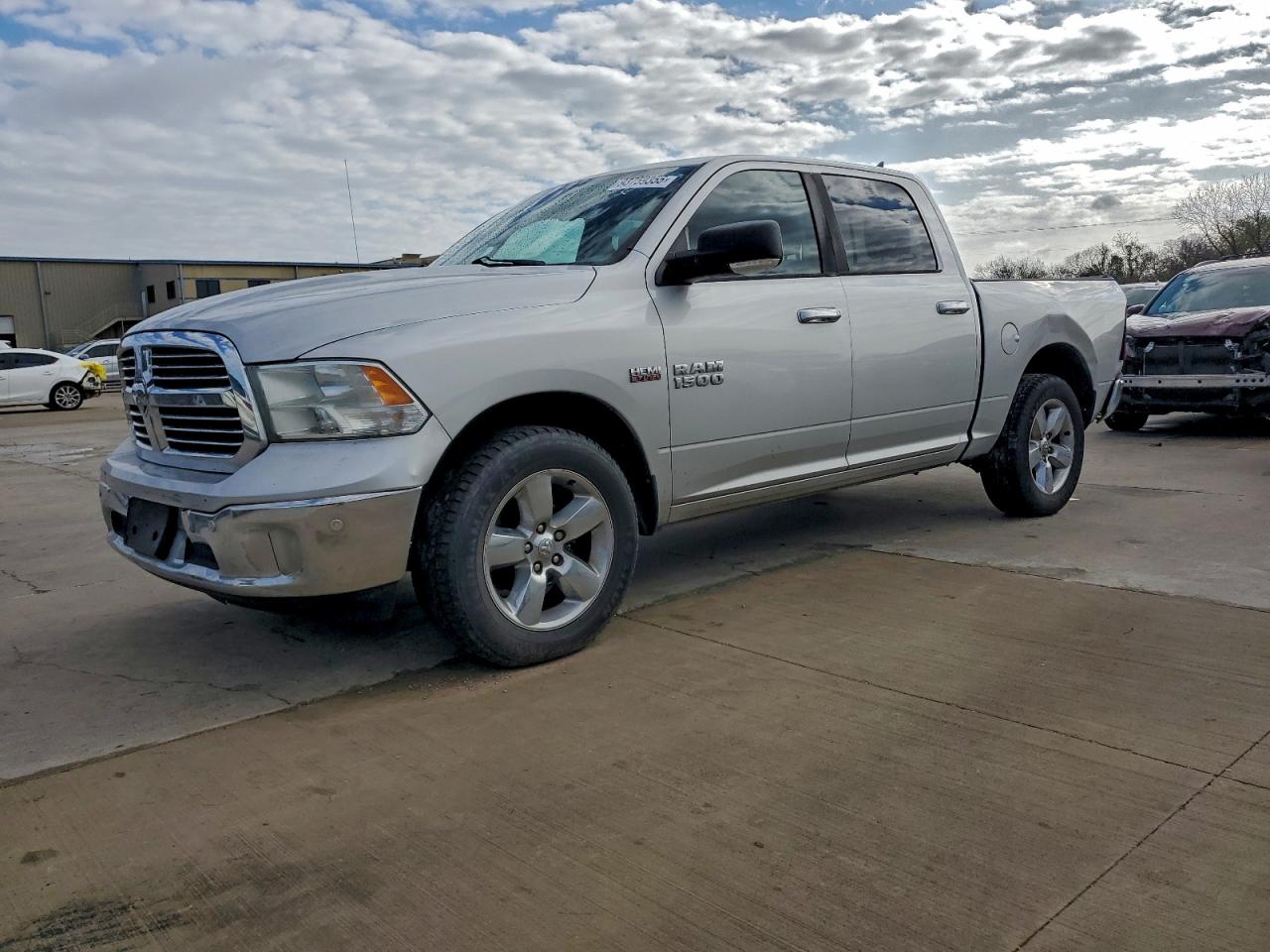 RAM 1500 SLT 2015
