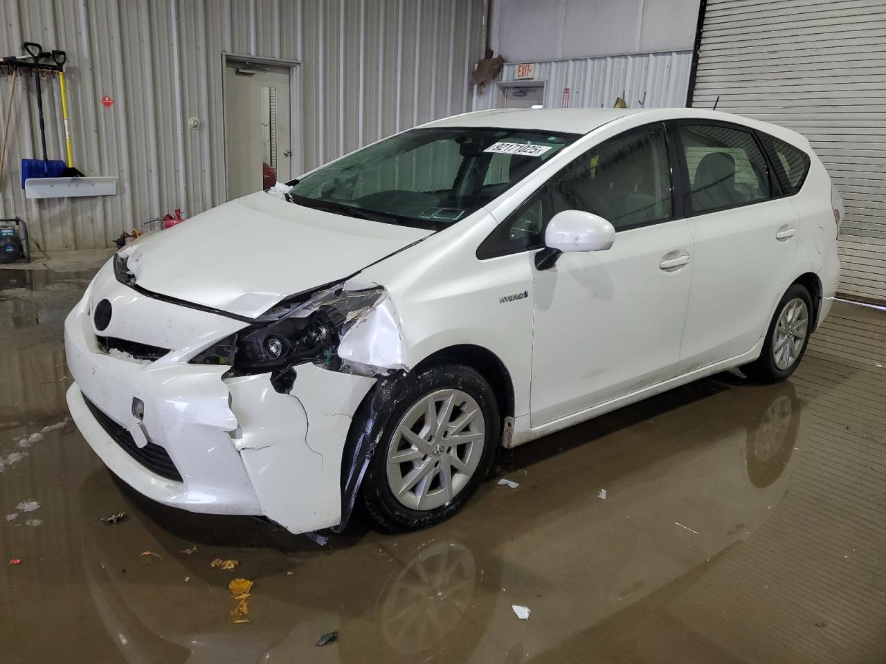TOYOTA PRIUS V 2014