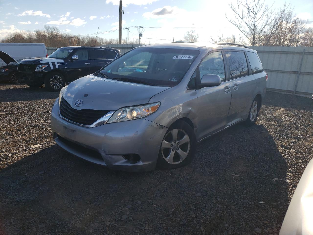 TOYOTA SIENNA LE 2011