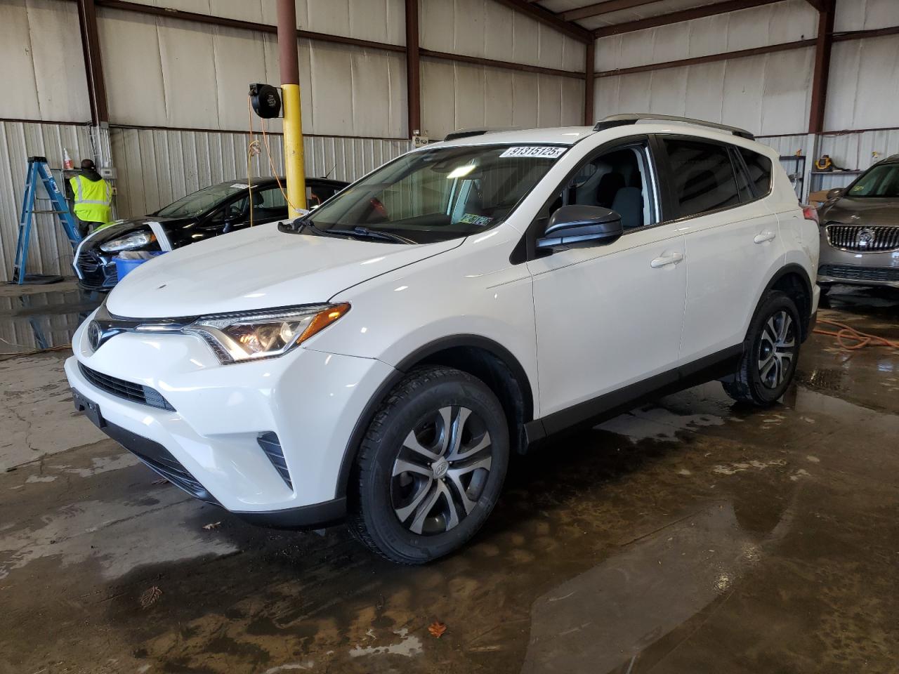 TOYOTA RAV4 LE 2018