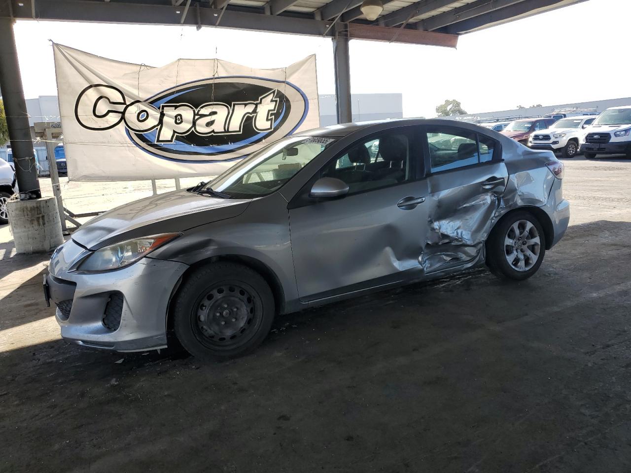 MAZDA 3 2013