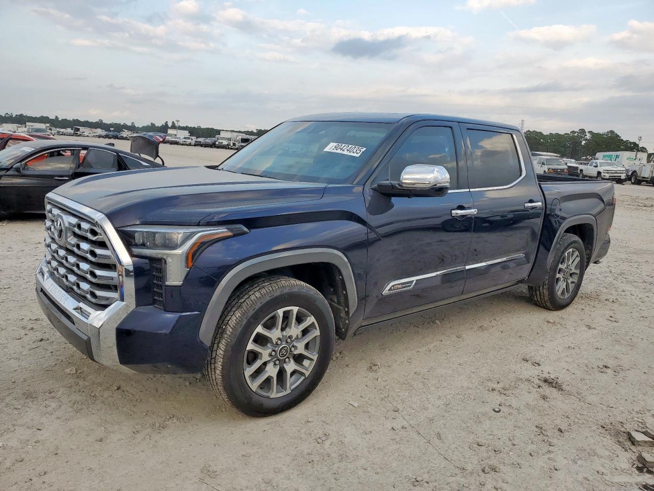 TOYOTA TUNDRA CRE 2022