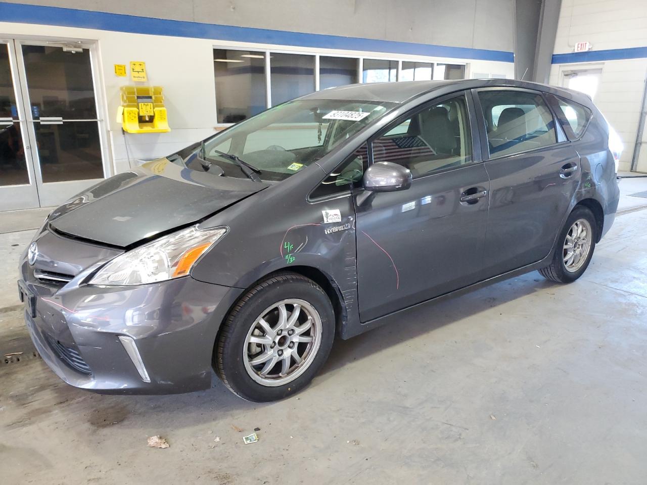 TOYOTA PRIUS V 2013