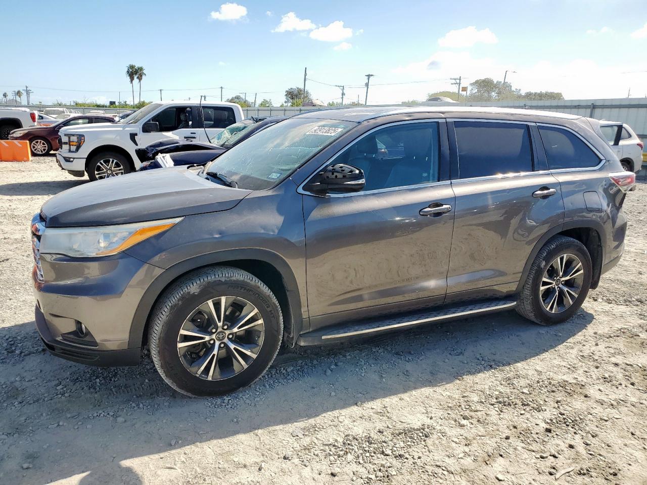TOYOTA HIGHLANDER 2016