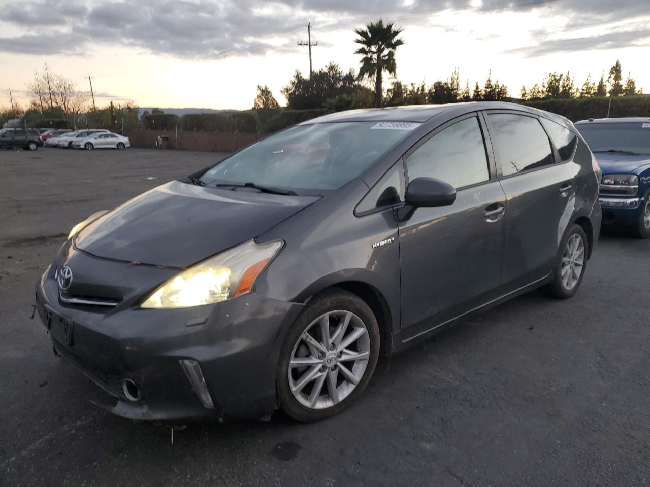 TOYOTA PRIUS V 2012