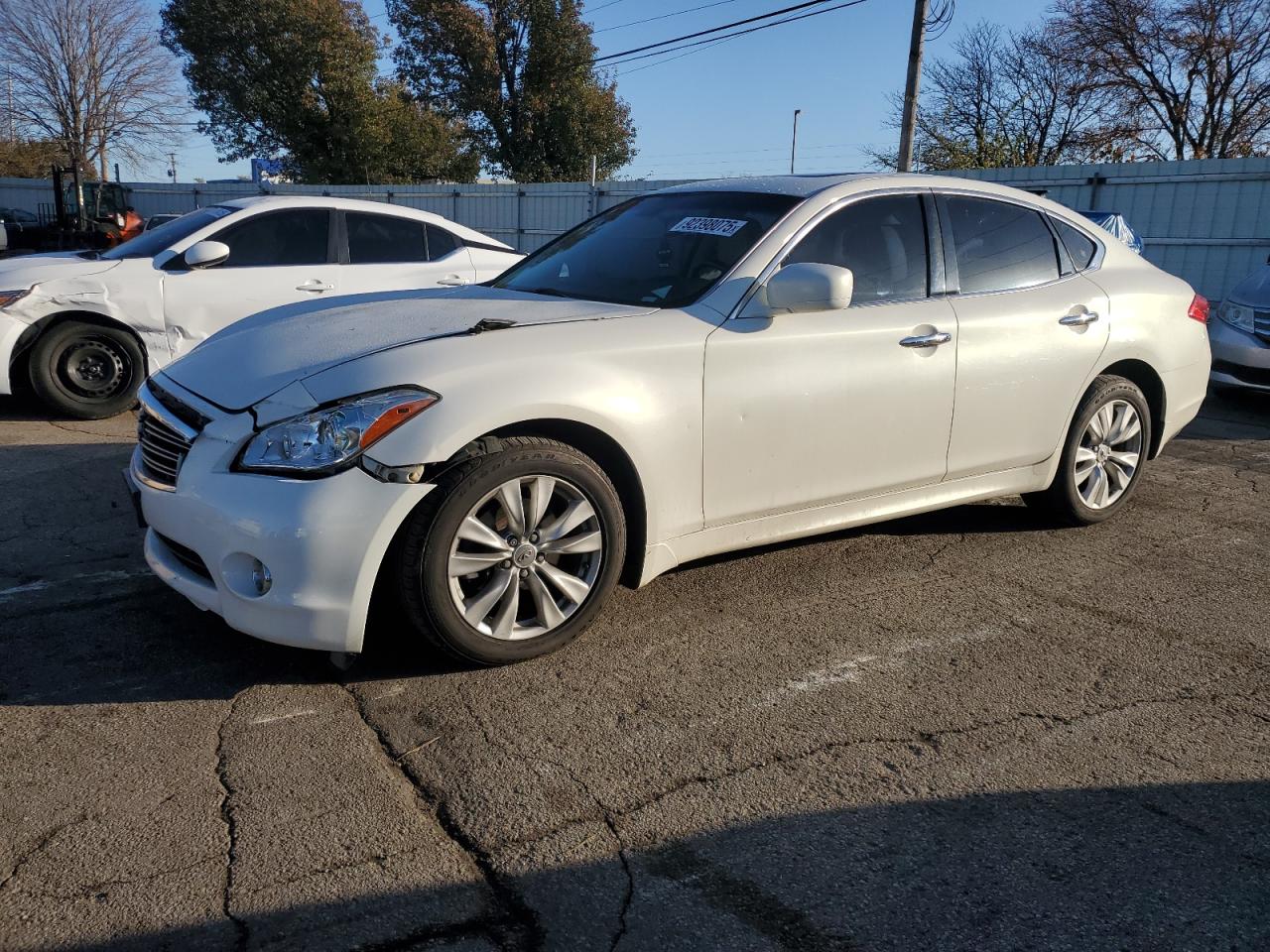 INFINITI M37 X 2011