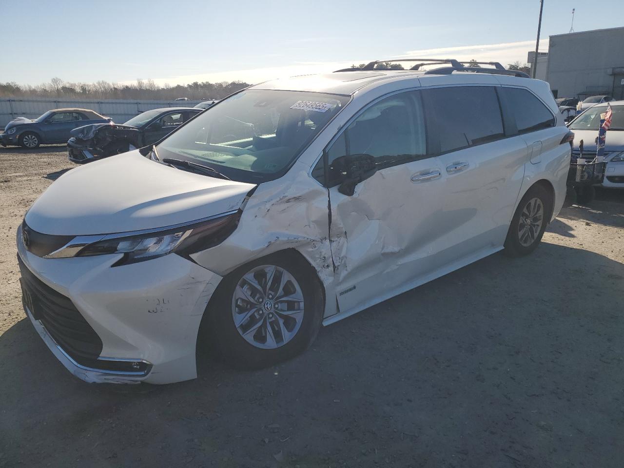 TOYOTA SIENNA XLE 2021