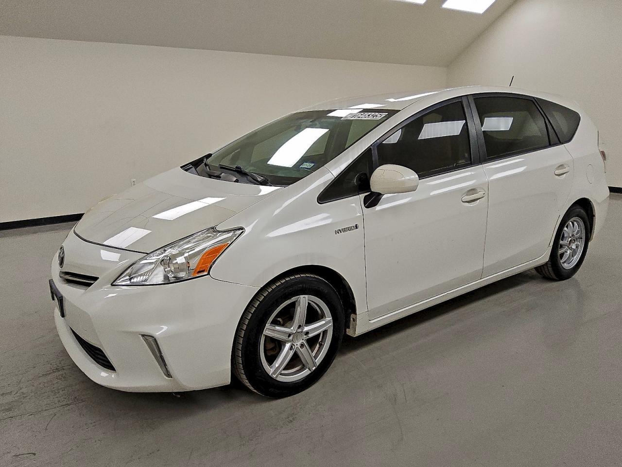 TOYOTA PRIUS V 2014