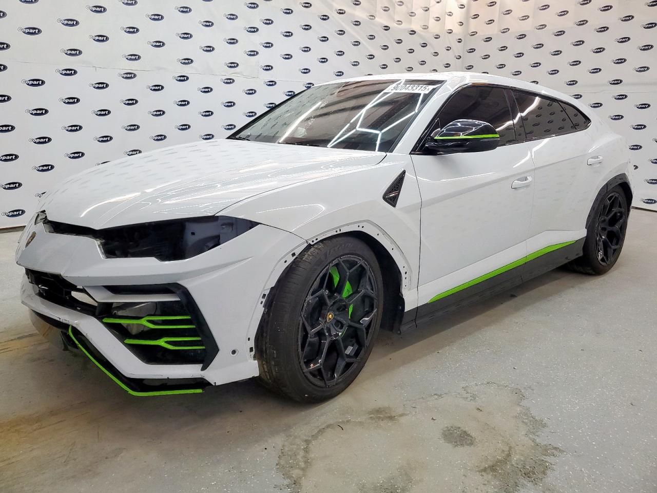 LAMBORGHINI URUS 2021