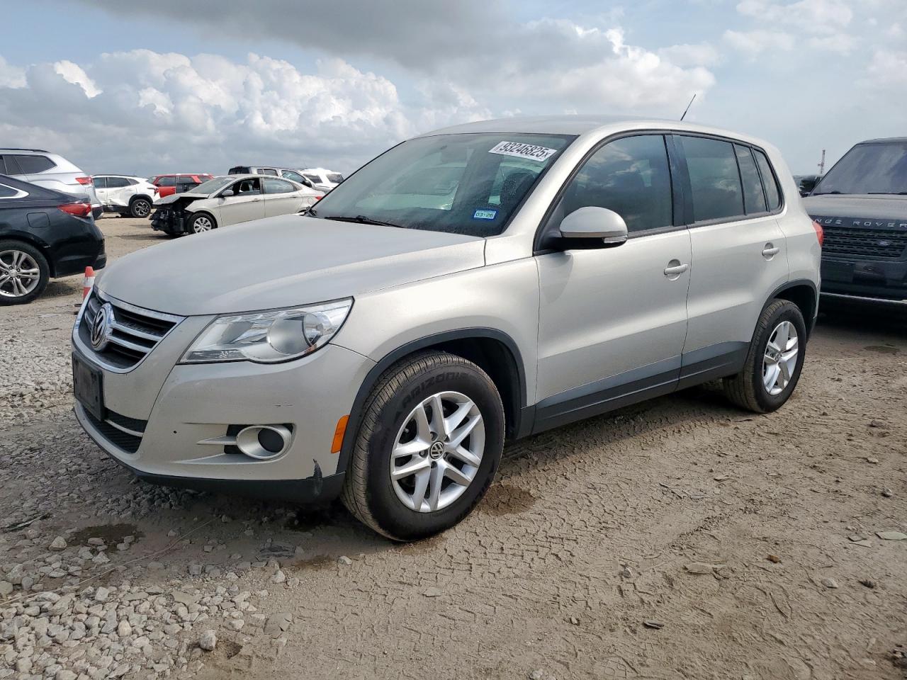 VOLKSWAGEN TIGUAN S 2011