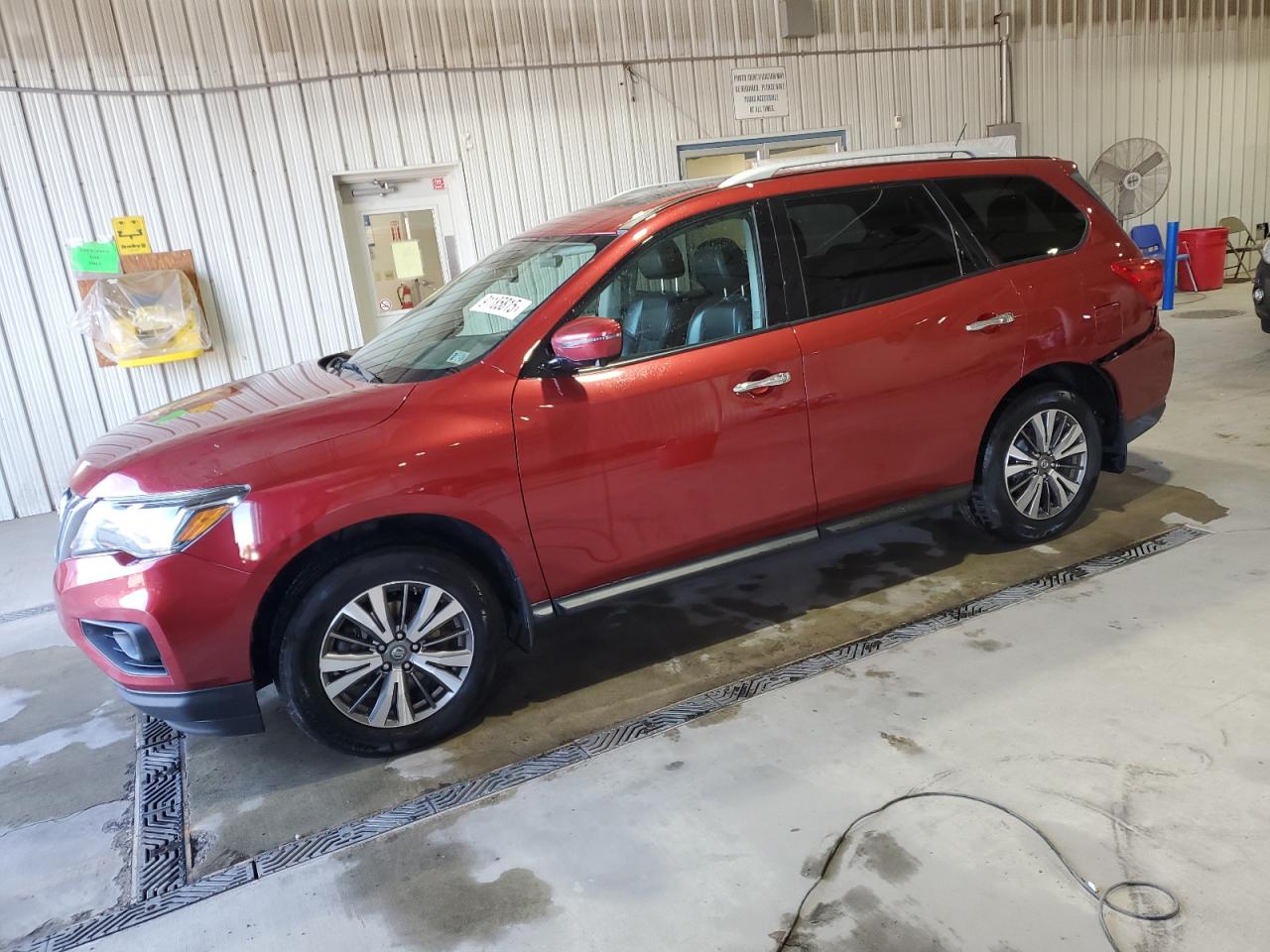 NISSAN PATHFINDER 2017