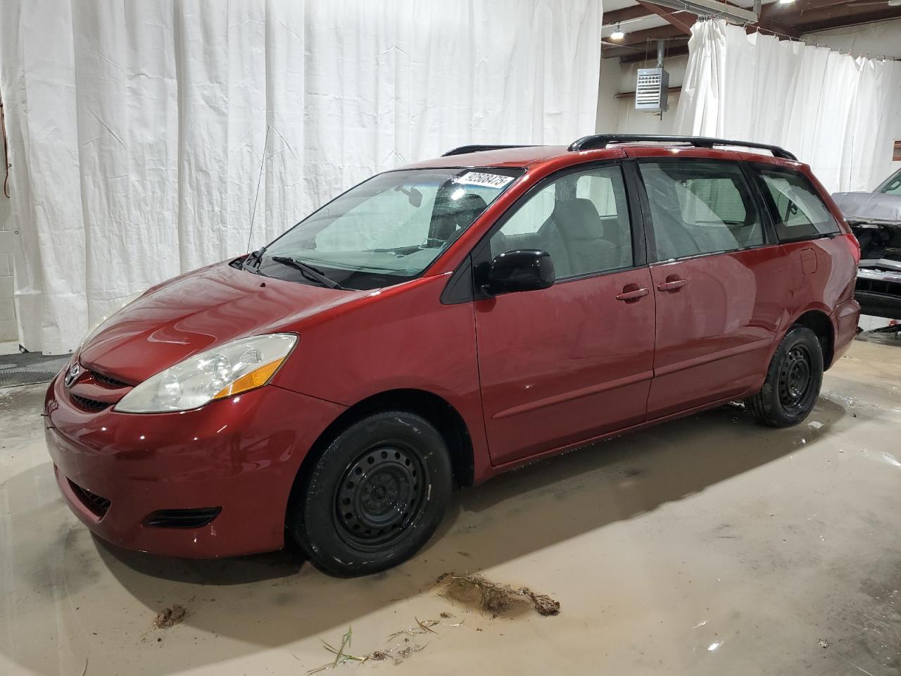TOYOTA SIENNA CE 2010