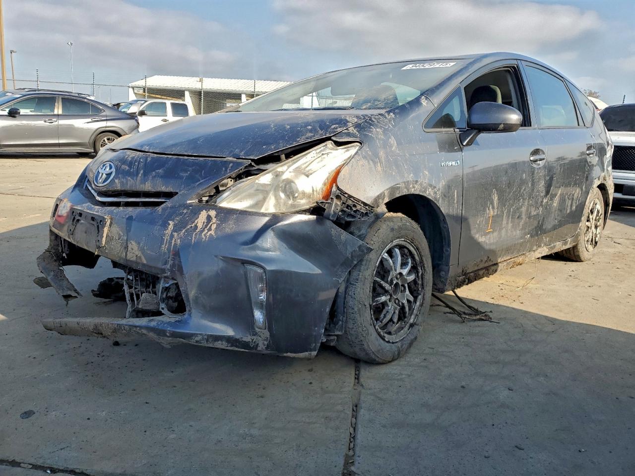TOYOTA PRIUS V 2013