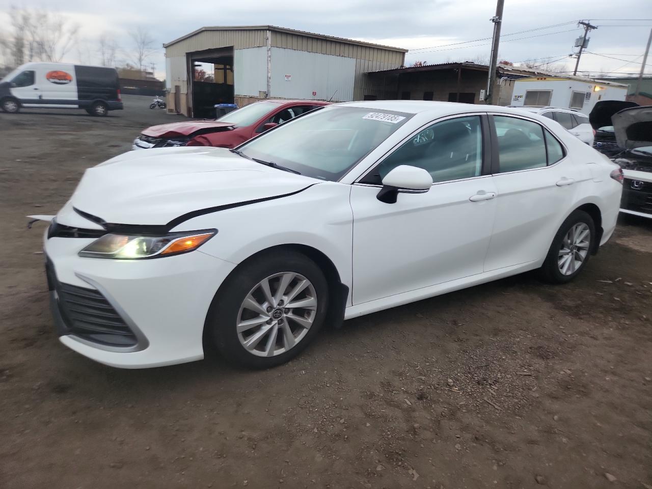 TOYOTA CAMRY LE 2021