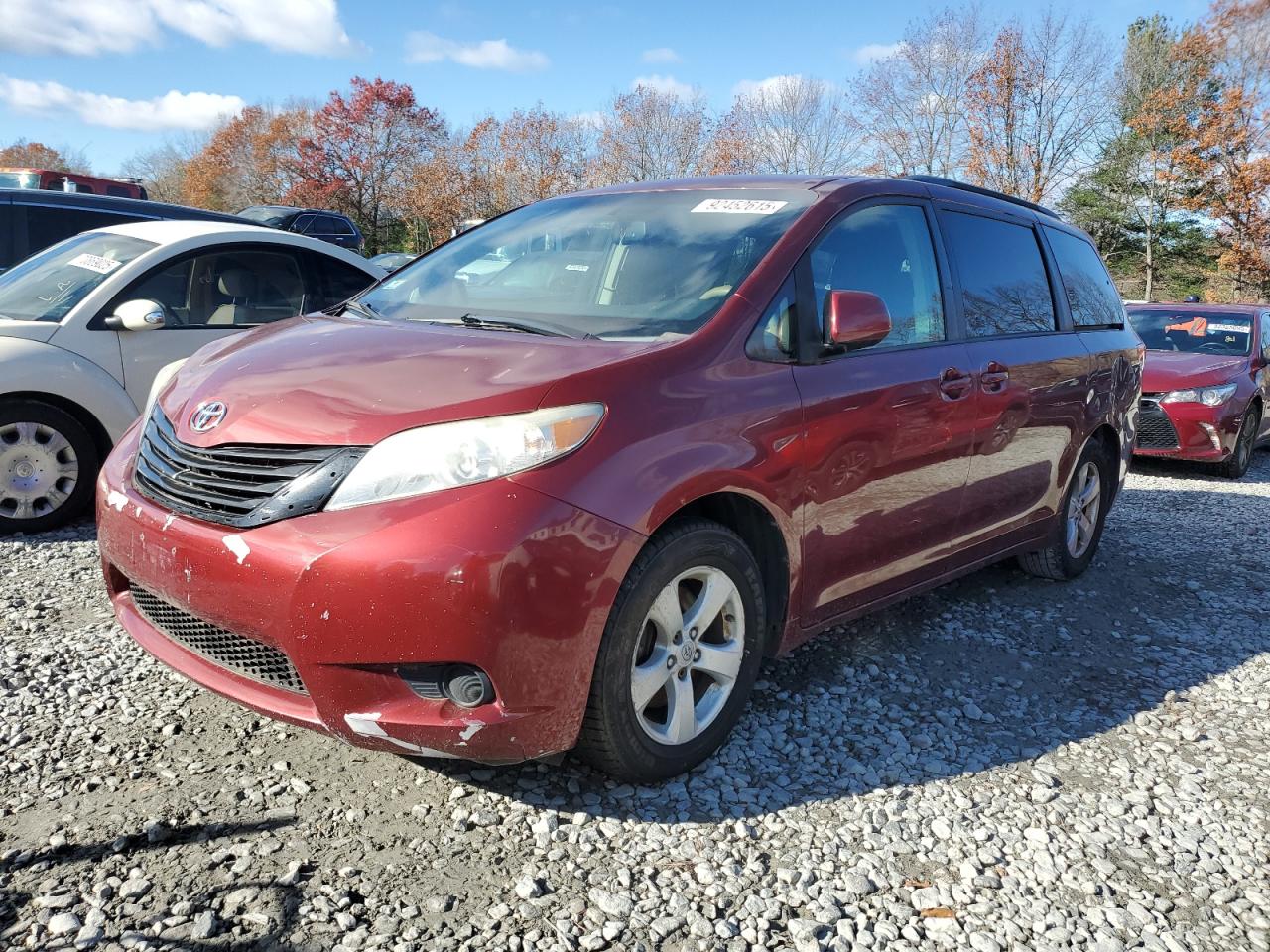 TOYOTA SIENNA LE 2011