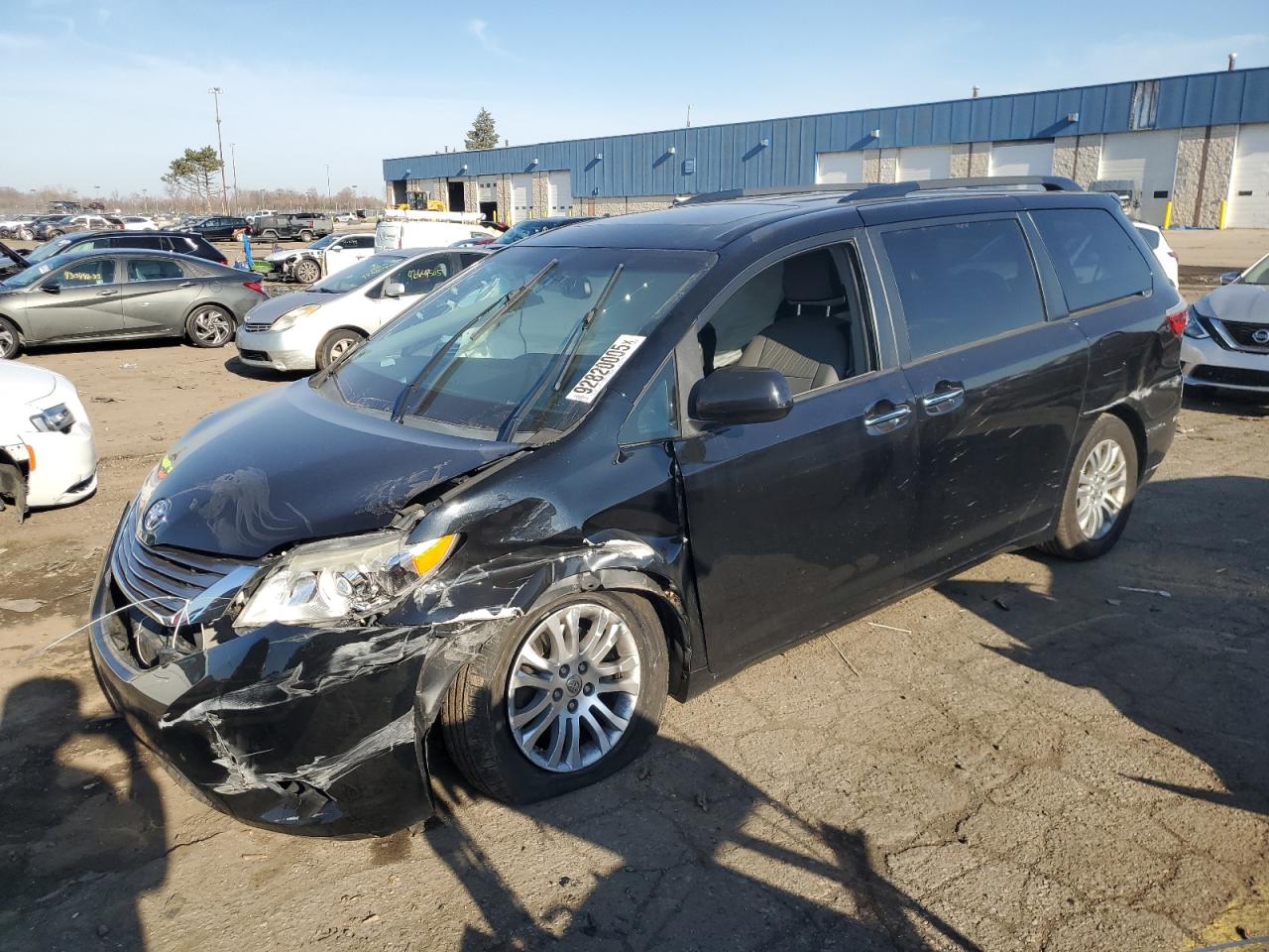 TOYOTA SIENNA XLE 2016