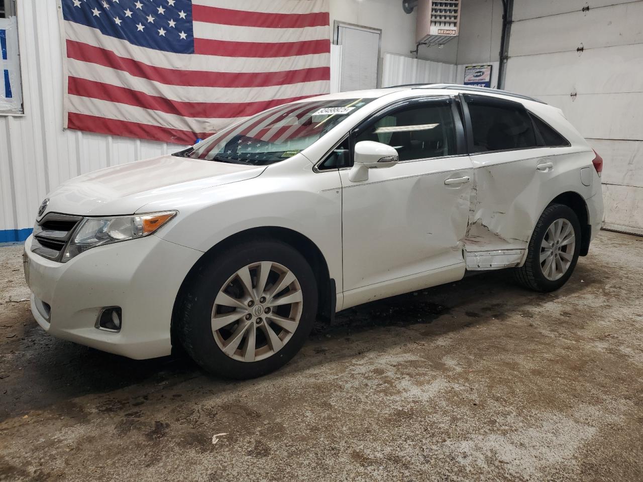 TOYOTA VENZA LE 2015