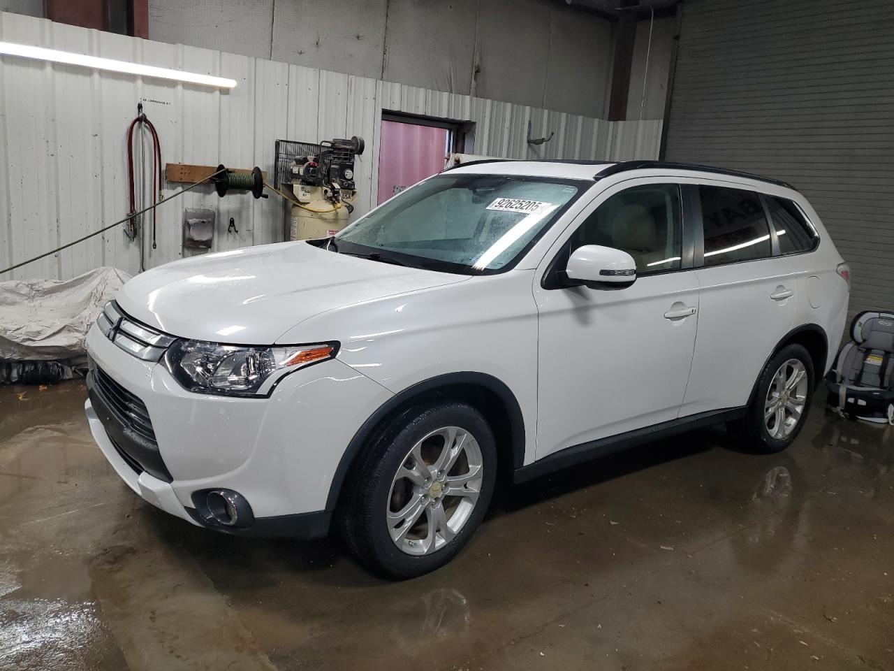 MITSUBISHI OUTLANDER 2015