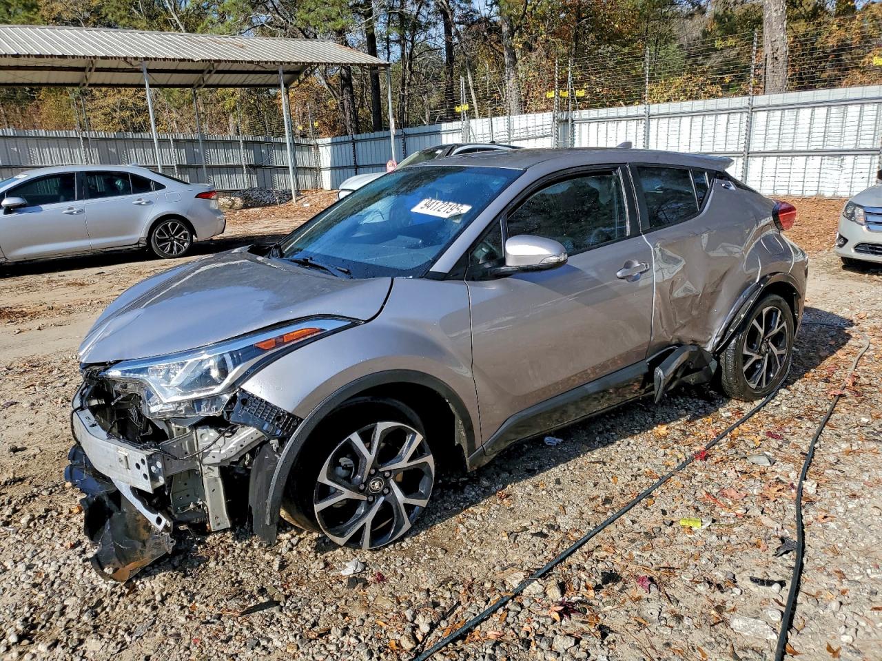 TOYOTA C-HR XLE 2018