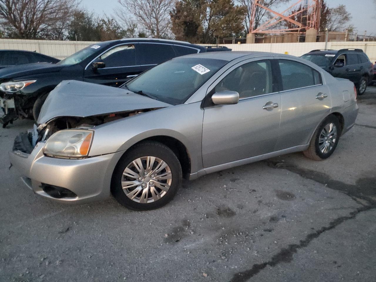 MITSUBISHI GALANT ES 2012