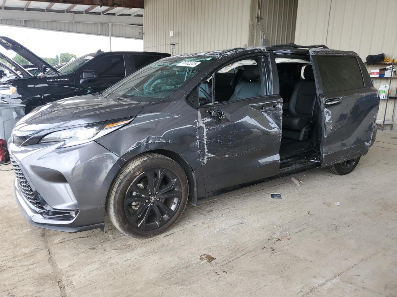 TOYOTA SIENNA XSE 2025