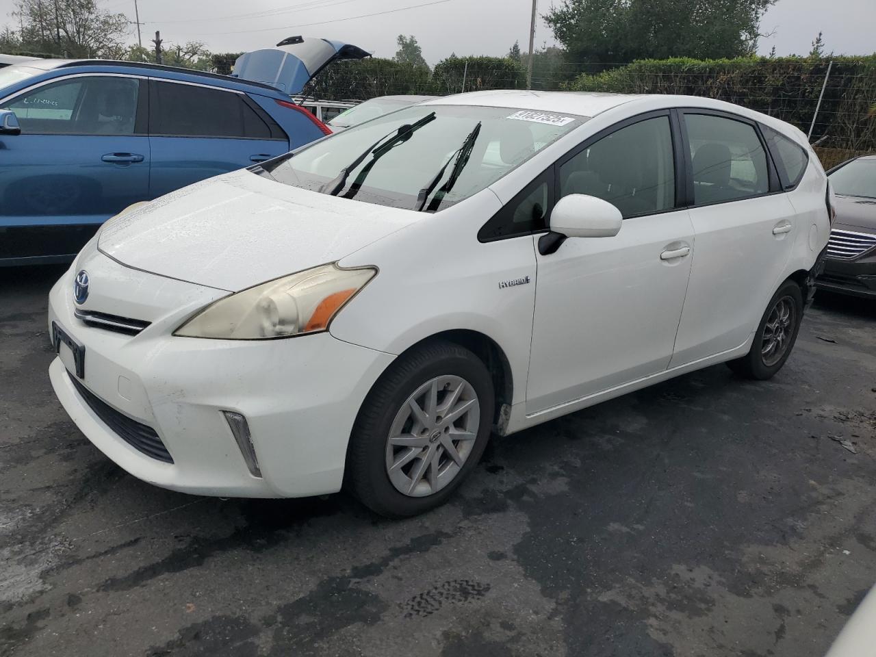 TOYOTA PRIUS V 2013