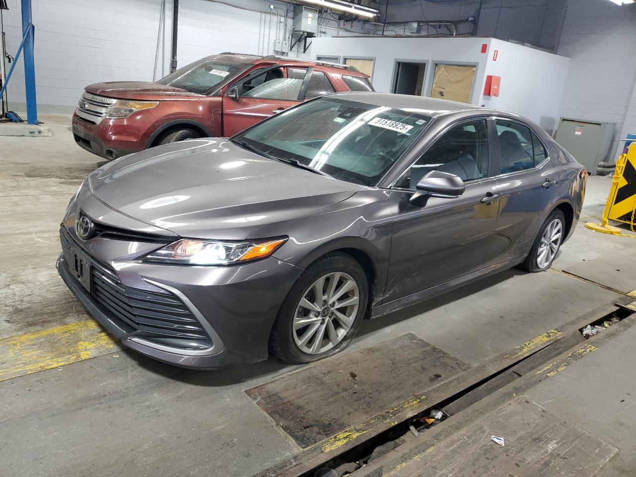 TOYOTA CAMRY LE 2021