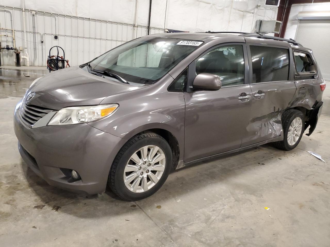 TOYOTA SIENNA XLE 2015
