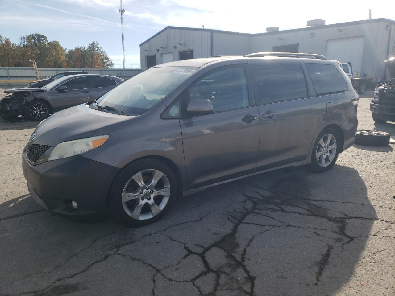 TOYOTA SIENNA 2012