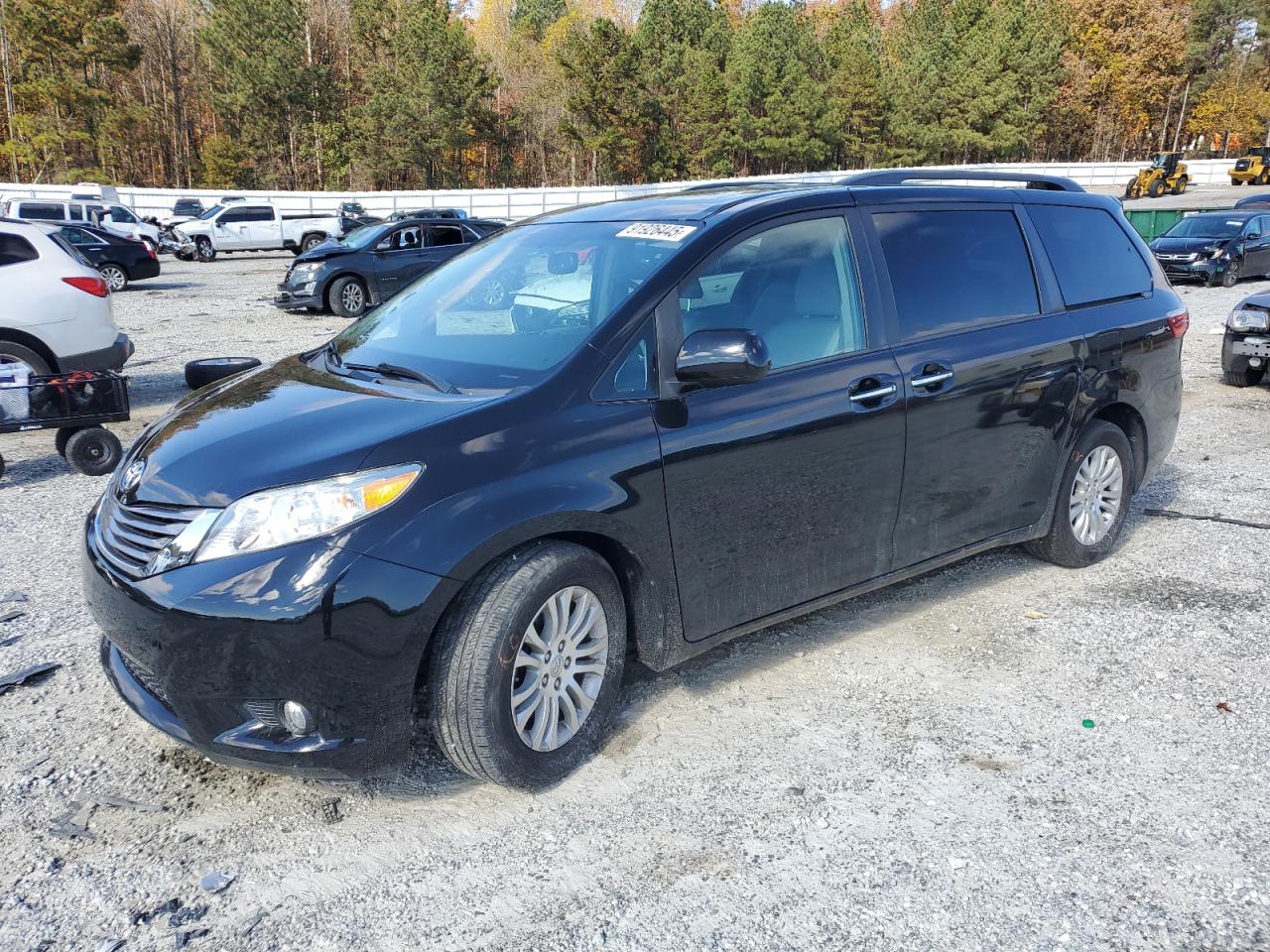 TOYOTA SIENNA XLE 2017