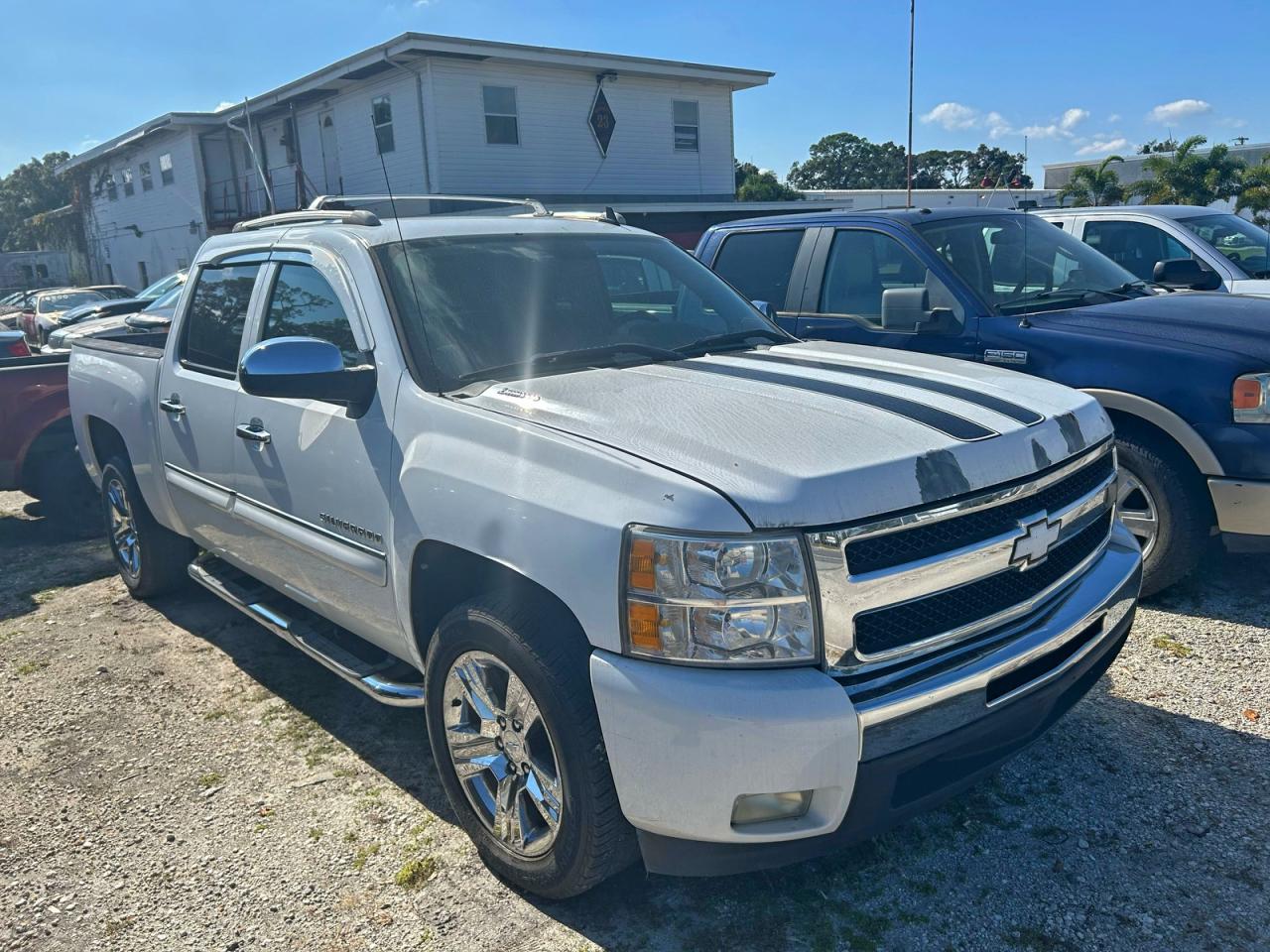 CHEVROLET SILVERADO 2011
