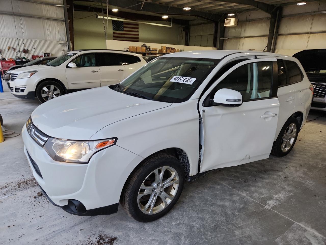 MITSUBISHI OUTLANDER 2014